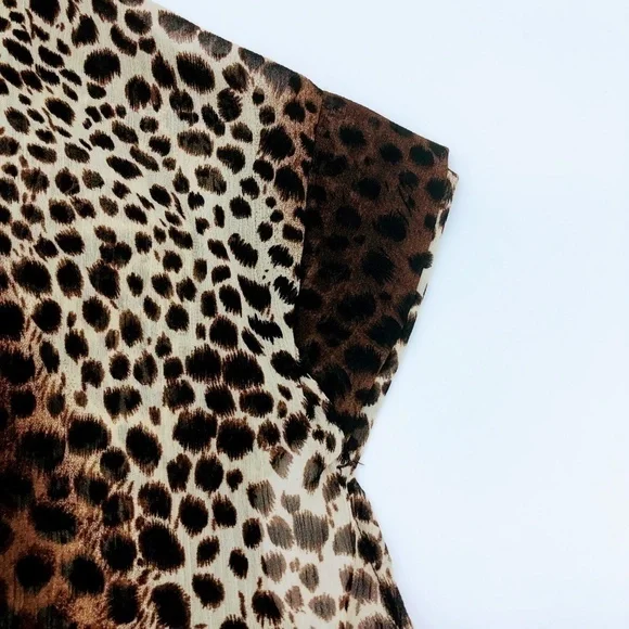 🎉Isabella Rodriguez Animal Print Top w/ Ruffles - Picture 4 of 8